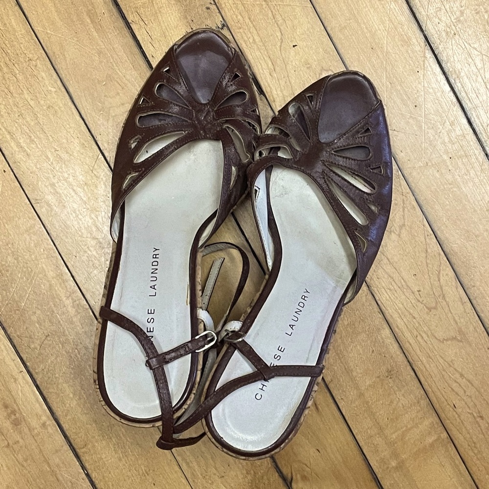 Chinese Laundry retro sandals size 8.5